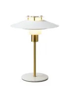 Rivoli Bordlampe Blank hvid, messing fra Halo Design Rivoli Bordlampe Blank hvid, messing fra Halo Design