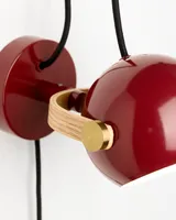 DC Væglampe Merlotrød og olieret eg fra Halo Design - billede 1
