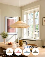 Paris Pendel Ø56 Himmelgrå fra Halo Design over et spisebord i et køkken - billede 4 Paris Pendel Ø56 Himmelgrå fra Halo Design over et spisebord i et køkken - billede 4